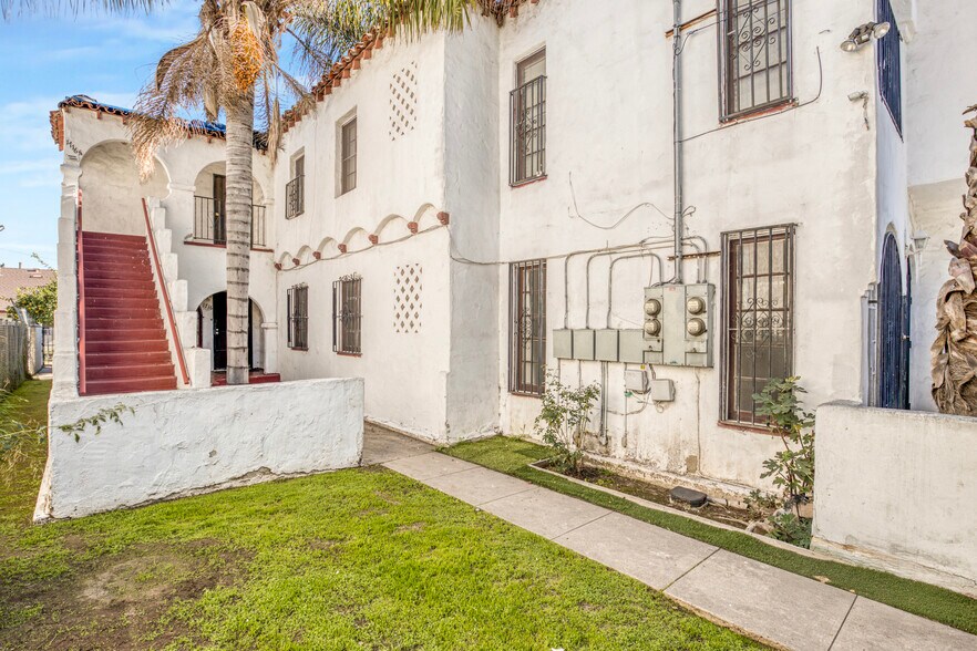 More Photos Of 1716 Magnolia Ave, Los Angeles Multifamily For Sale