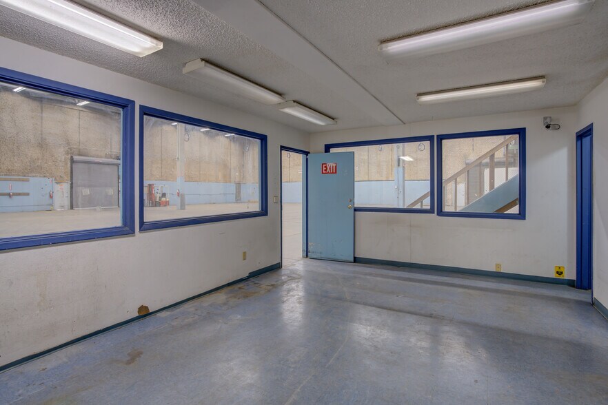 More Photos Of 675 Elkton Dr, Colorado Springs Distribution For Lease