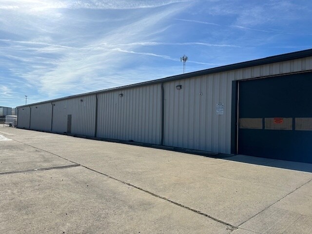 More Photos Of 13913 W Parkway Rd, Cleveland Warehouse For Lease