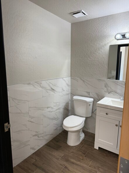 More Photos Of 7655 E Redfield Rd, Scottsdale Light Distribution For Lease