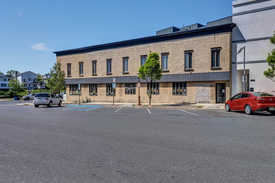 More Photos Of 601 Lake Ave, Asbury Park Office Residential For Lease