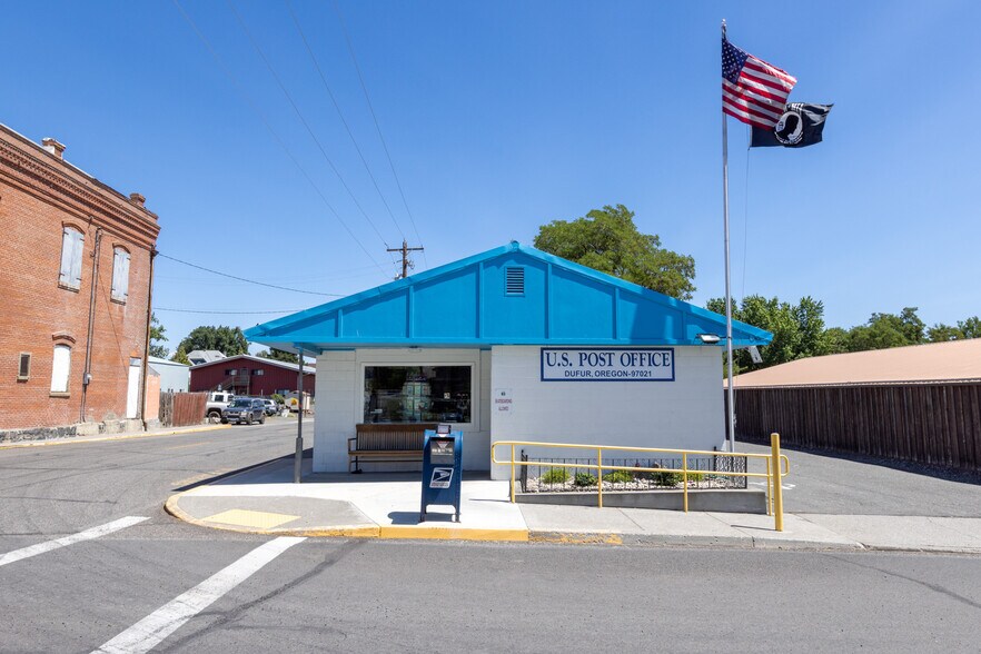 More Photos Of 96 N Main St, Dufur Post Office For Sale