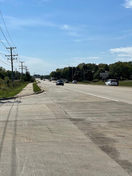 More Photos Of 731 S Route 21, Gurnee Office For Sale