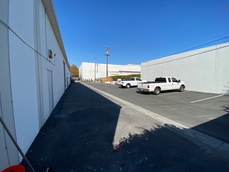 More Photos Of 10637 Midway Ave, Cerritos Warehouse For Lease