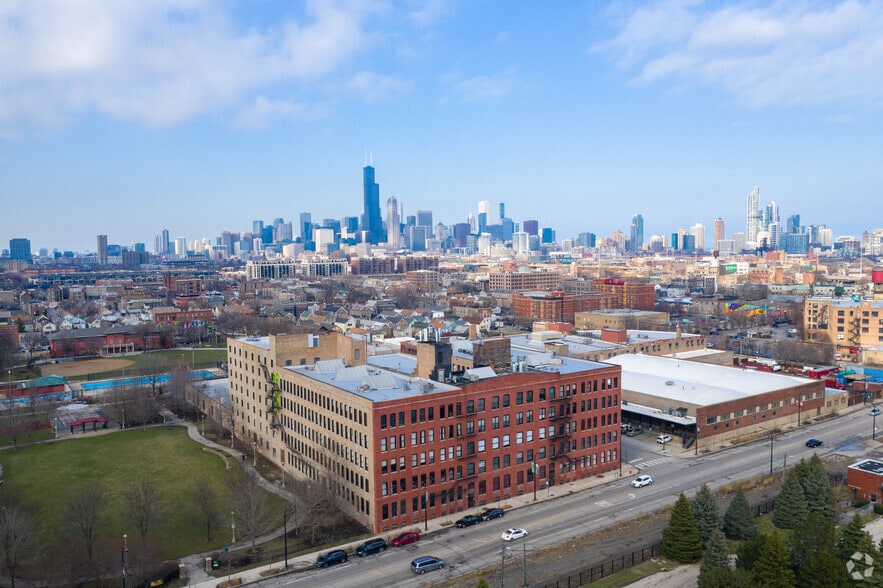 More Photos Of 1100 W Cermak Rd, Chicago Light Distribution For Lease