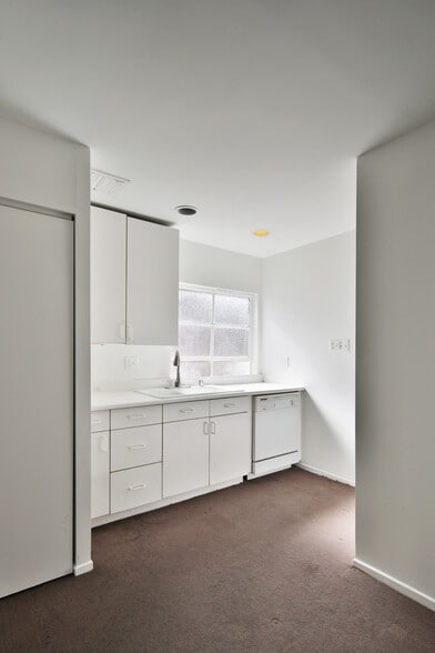 More Photos Of 853-857 N La Cienega Blvd, West Hollywood Restaurant For Lease