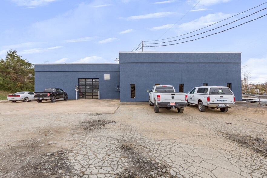 More Photos Of 519 Benham St, Bonne Terre Light Manufacturing For Sale