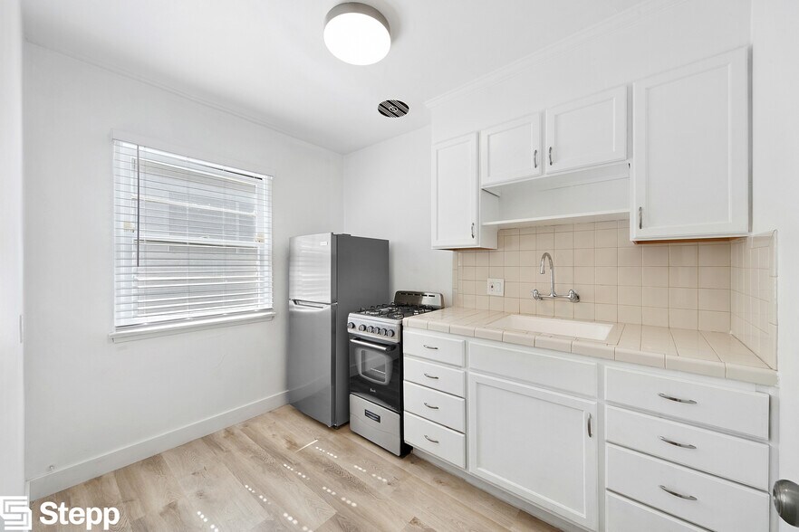 More Photos Of 4130 E 10th St, Long Beach Apartments For Sale