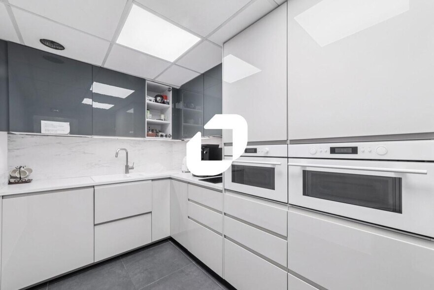 More Photos Of 20 Rue Paul Bert, Boulogne-Billancourt Office For Sale