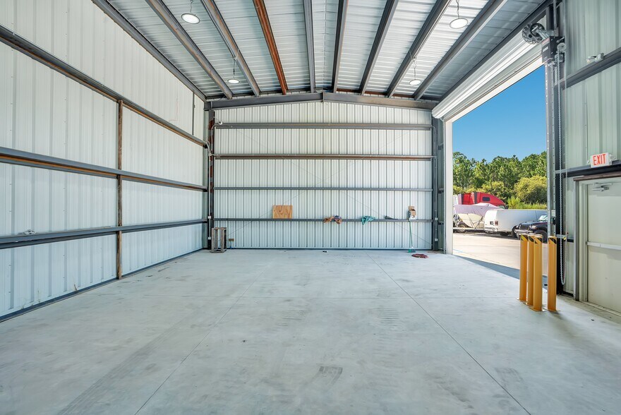 More Photos Of 3295 Steel Rail Dr, Bunnell Warehouse For Lease