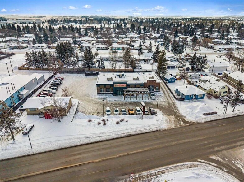 More Photos Of 5509 46 St, Olds General Retail For Sale