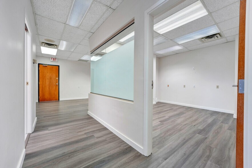 More Photos Of 11861 88 Av, Delta Medical For Lease