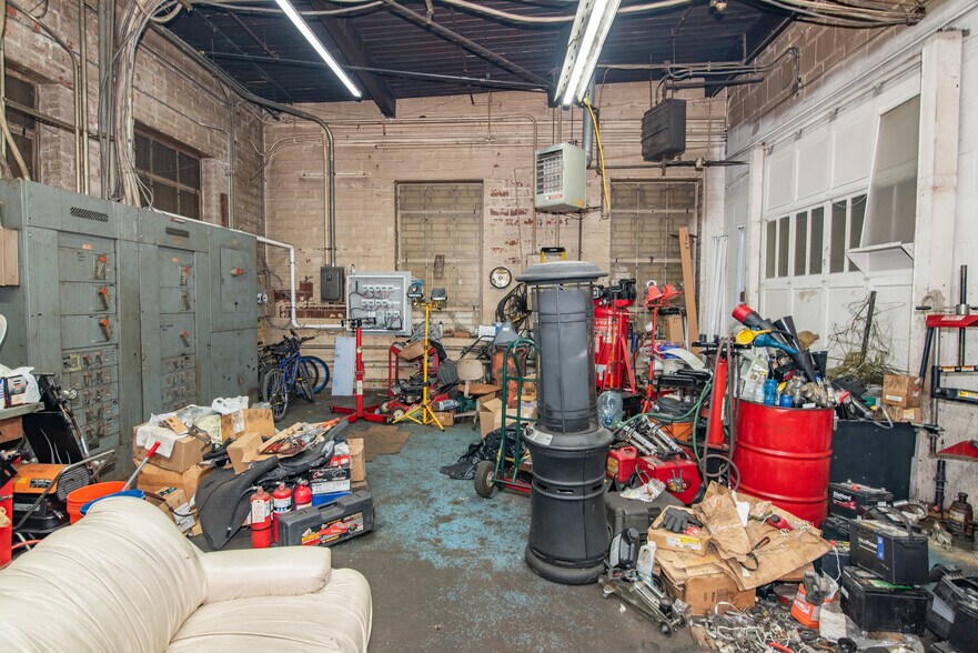 More Photos Of 4128 Hayward Ave, Baltimore Warehouse For Sale