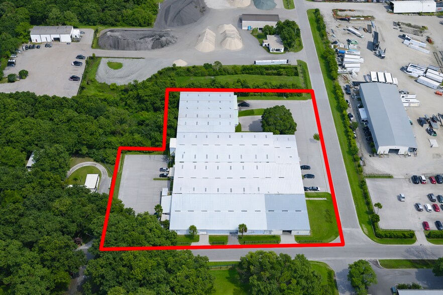 More Photos Of 2600 Industrial St, Leesburg Manufacturing For Lease