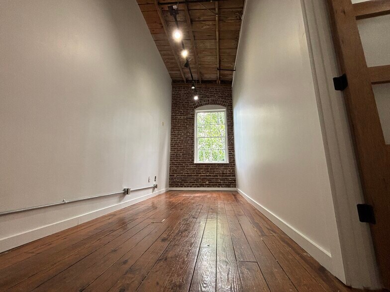 More Photos Of 887 W Marietta St NW, Atlanta Loft Creative Space For Lease