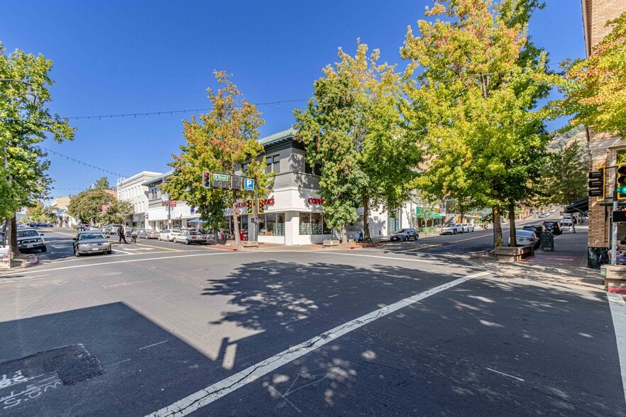 More Photos Of 1009 B St, San Rafael Apartments For Lease