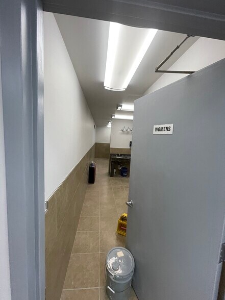 More Photos Of 14500 W 8 Mile Rd, Oak Park Office Residential For Sale