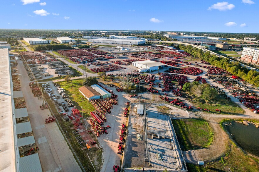 More Photos Of 9330 Jackrabbit Rd, Houston Warehouse For Sale