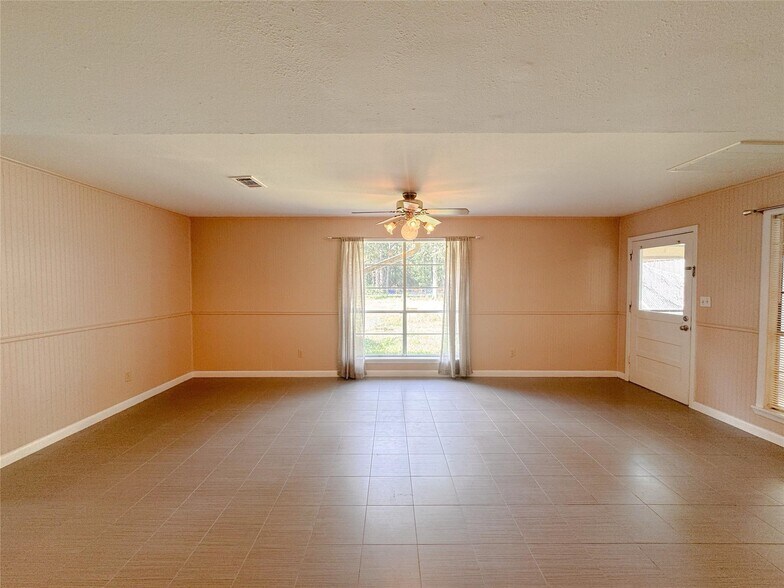 More Photos Of 15331 Lake Lamond Rd, Conroe Flex For Lease
