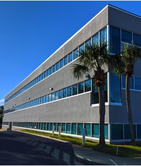 Primary Photo Of 1101 Gulf Breeze Pky, Gulf Breeze Unknown For Lease