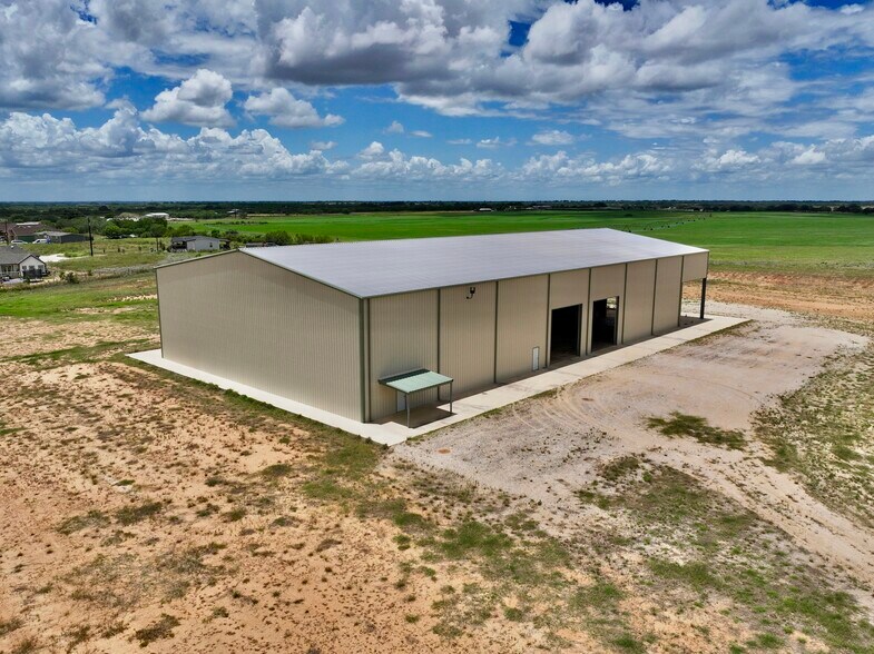 More Photos Of 7836 Old Campbellton Rd, Pleasanton Warehouse For Sale