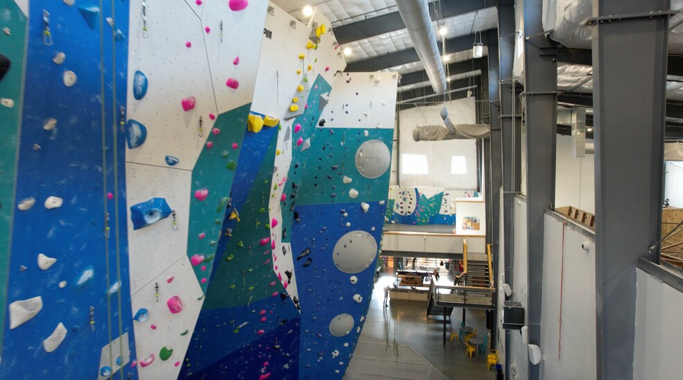 More Photos Of 1901 Eljadid St, Morgantown Health Club For Sale