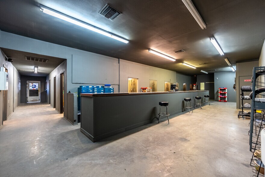 More Photos Of 397 E Evan Hewes Hwy, El Centro Auto Repair For Sale