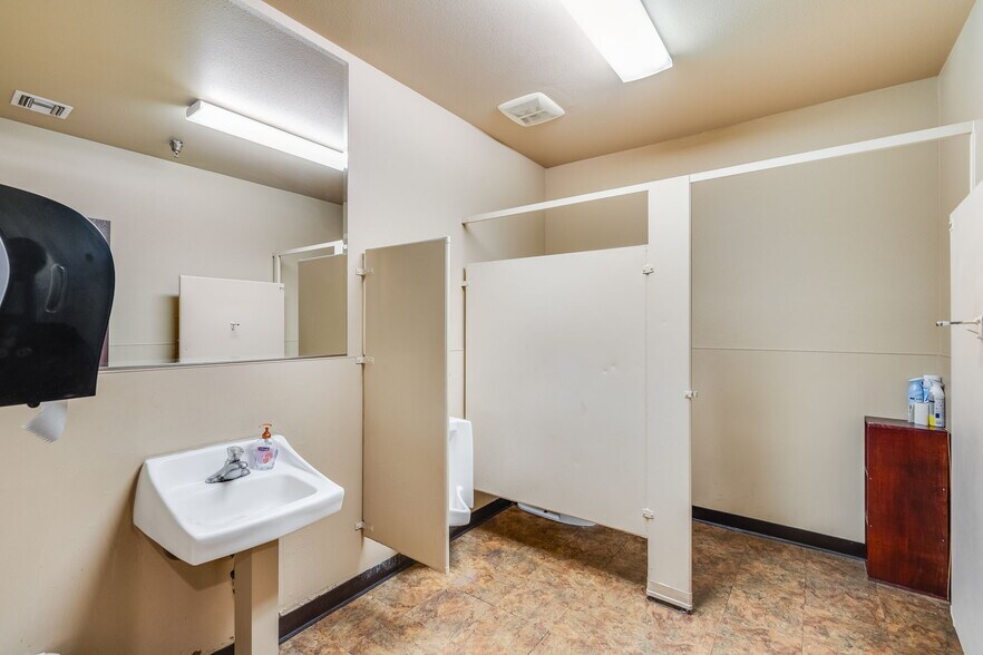 More Photos Of 14291 Commerce Dr, Garden Grove Manufacturing For Sale