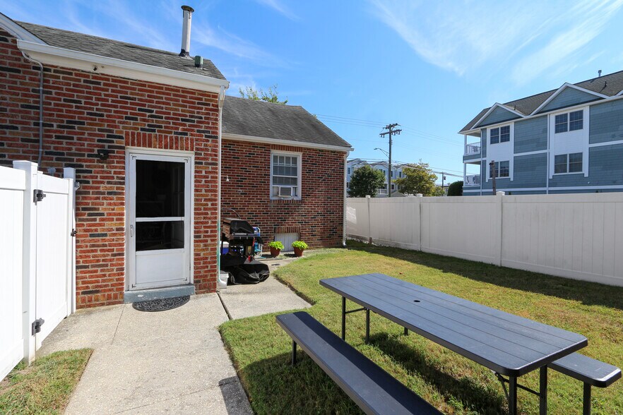 More Photos Of 5100 Atlantic Ave, Wildwood Hotel For Sale