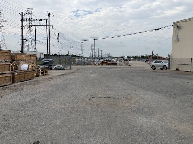 More Photos Of 7015-7125 Belton St, Richland Hills Warehouse For Lease
