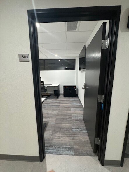 More Photos Of 3275 W Ina Rd, Tucson Coworking Space