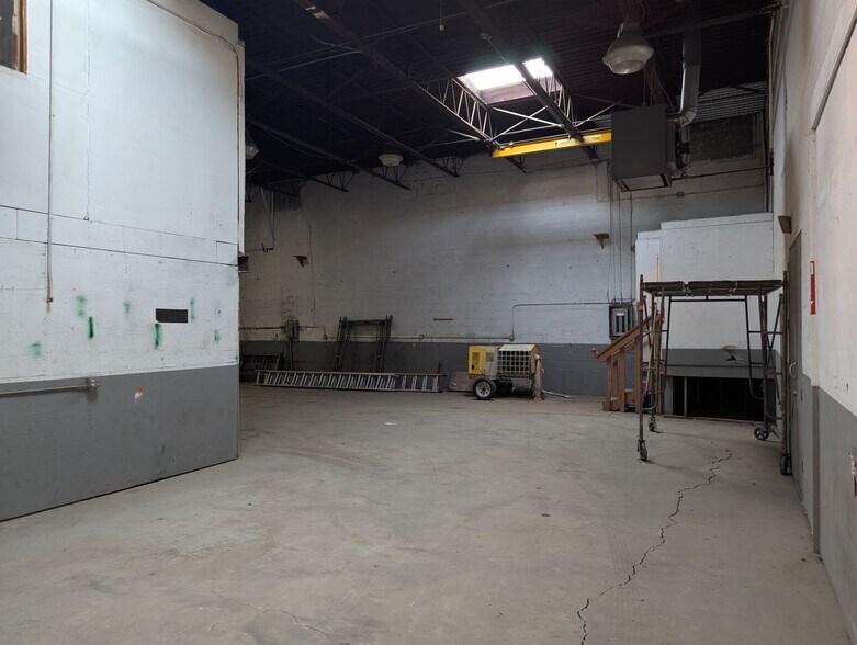 More Photos Of 48 New St Rear, Cambridge Warehouse For Lease