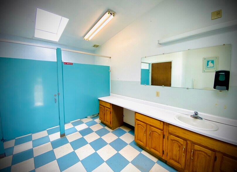 More Photos Of 18 W Allen St, Tombstone Trailer Camper Park For Sale