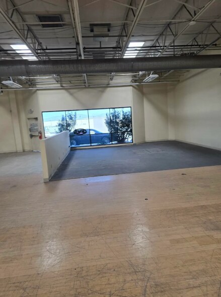 More Photos Of 11330 James Watt Dr, El Paso Showroom For Lease