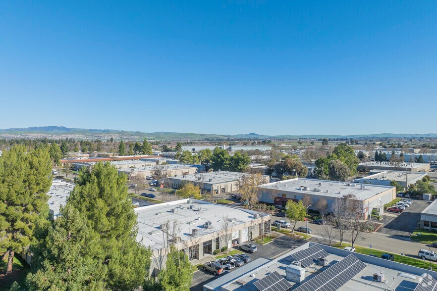 More Photos Of 1047 Serpentine Ln, Pleasanton Research And Development For Lease