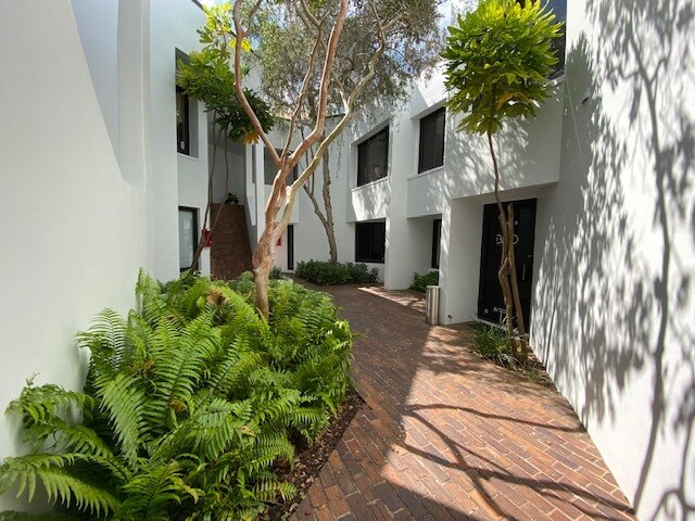 More Photos Of 1266 1st St, Sarasota Medical For Lease