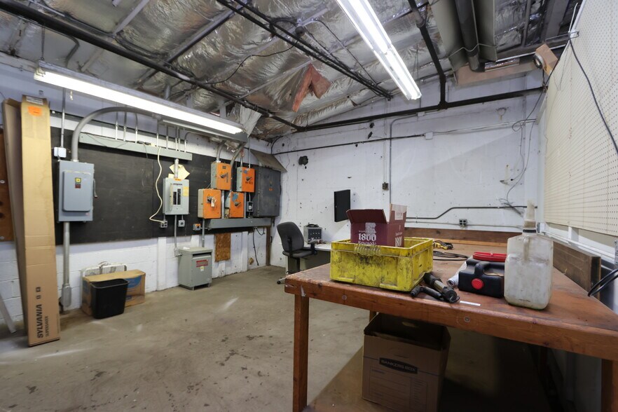 More Photos Of 202 W Livingston Ave, Crestline Warehouse For Sale