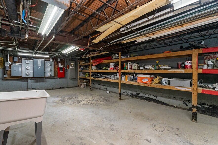 More Photos Of 3100 S Oak Park Ave, Berwyn Office For Sale