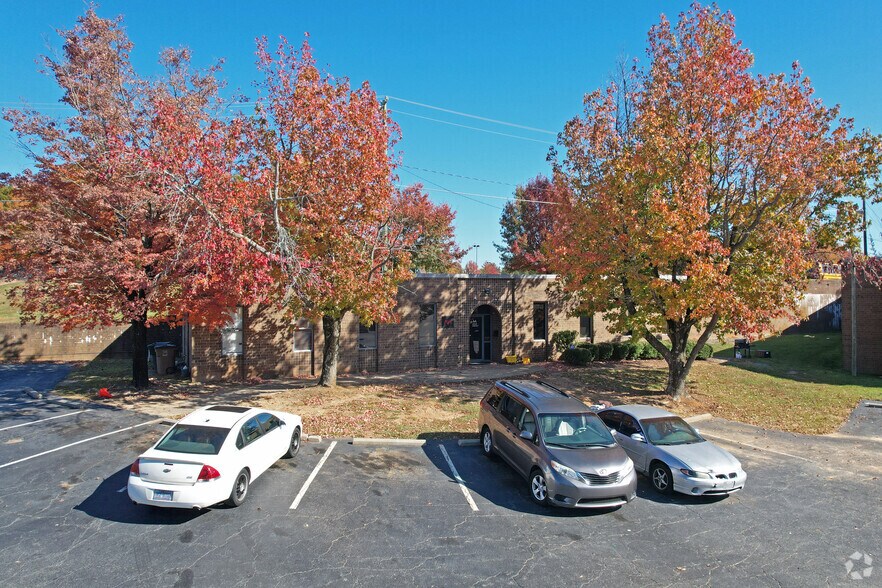 More Photos Of 326 Edwardia Dr, Greensboro Unknown For Lease