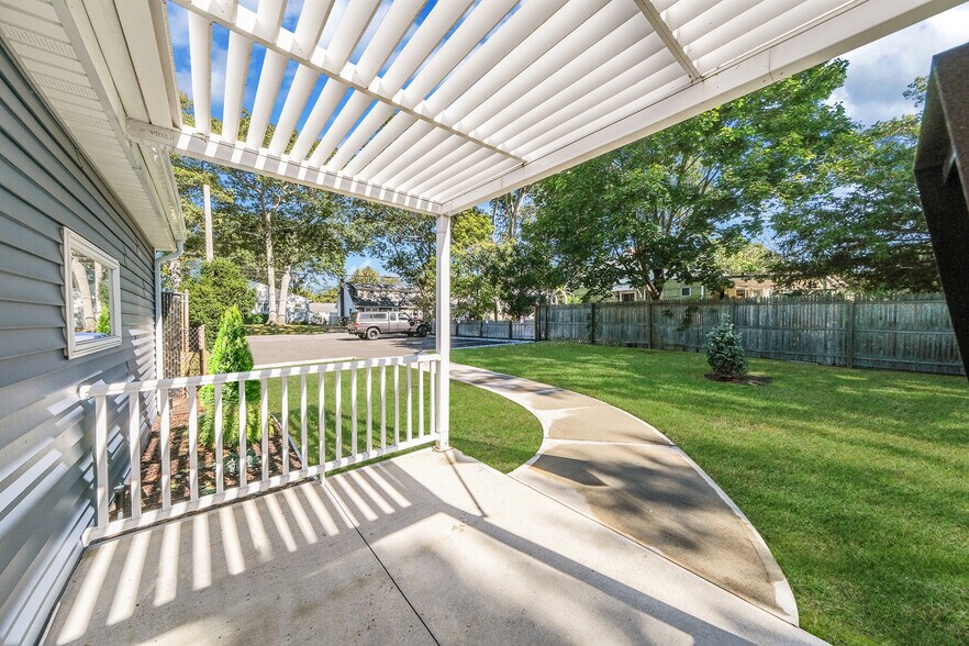 More Photos Of 14-18 Third E Ldl St, Patchogue Flex For Sale