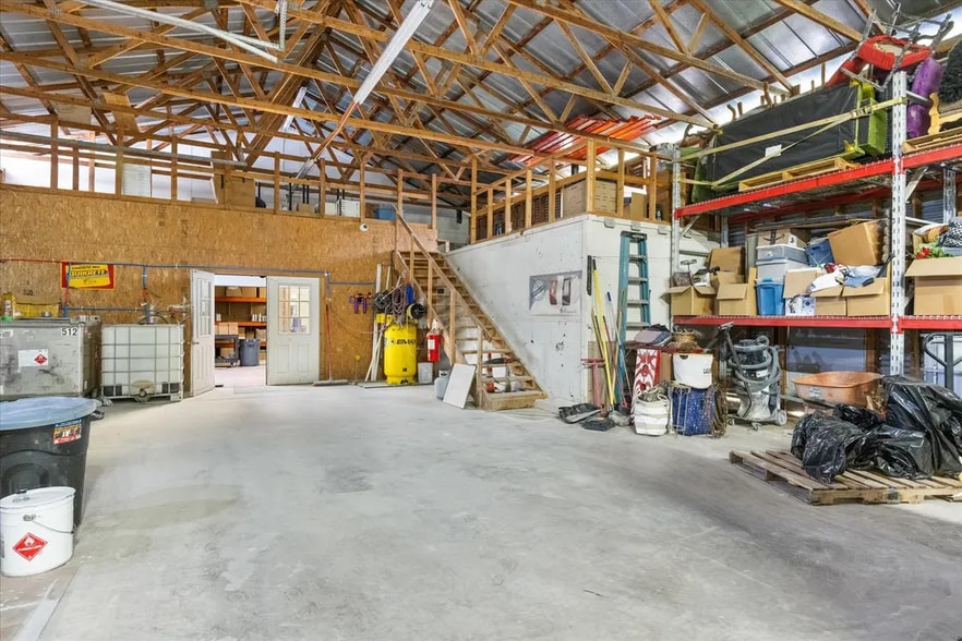 More Photos Of 1409 NE Barnard St, Glen Rose Storefront Retail Office For Sale