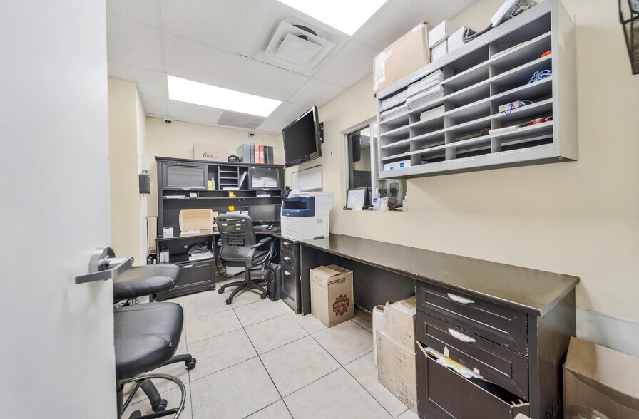 More Photos Of 7901-8195 NW 67th St, Miami Warehouse For Lease