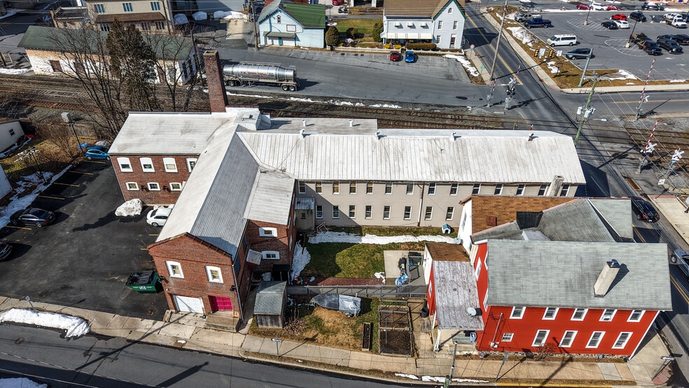 More Photos Of 102 S Richmond St, Fleetwood Warehouse For Sale