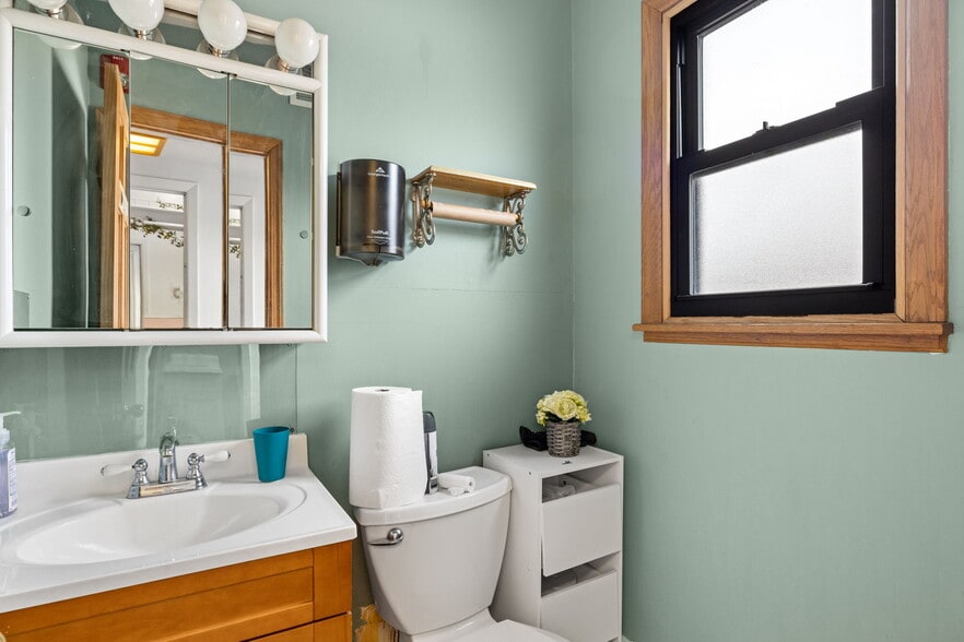 More Photos Of 131-135 Rt-304, Nanuet Freestanding For Sale