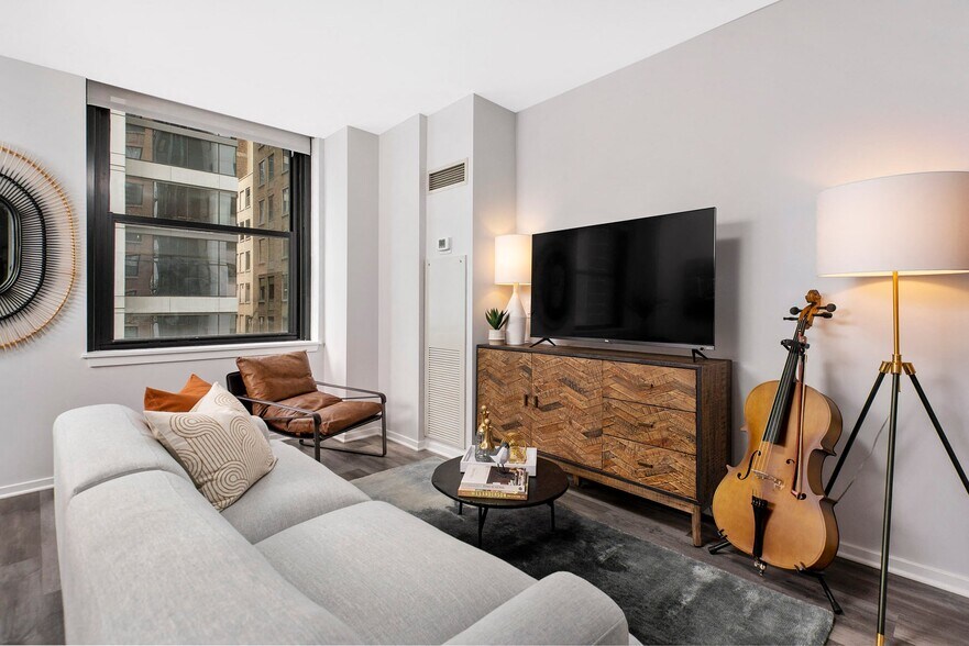 More Photos Of 182 W Lake St, Chicago Apartments For Lease