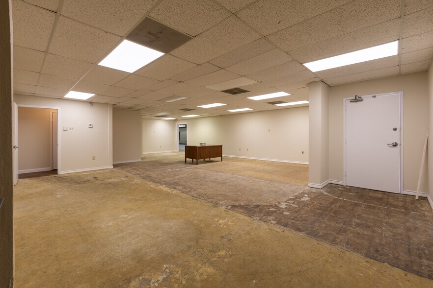 More Photos Of 119 E Rhapsody Dr, San Antonio Research And Development For Sale