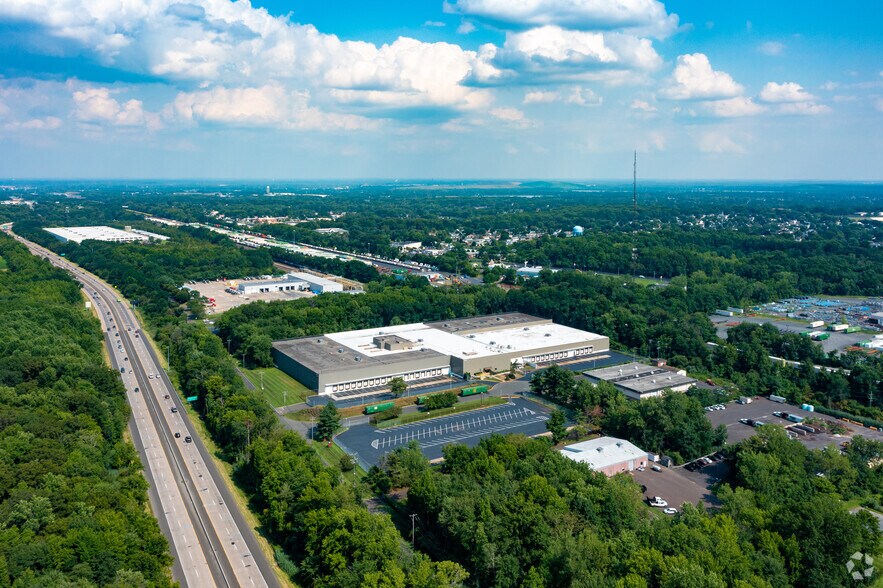 More Photos Of 8 Queen Anne Ct, Langhorne Distribution For Sale