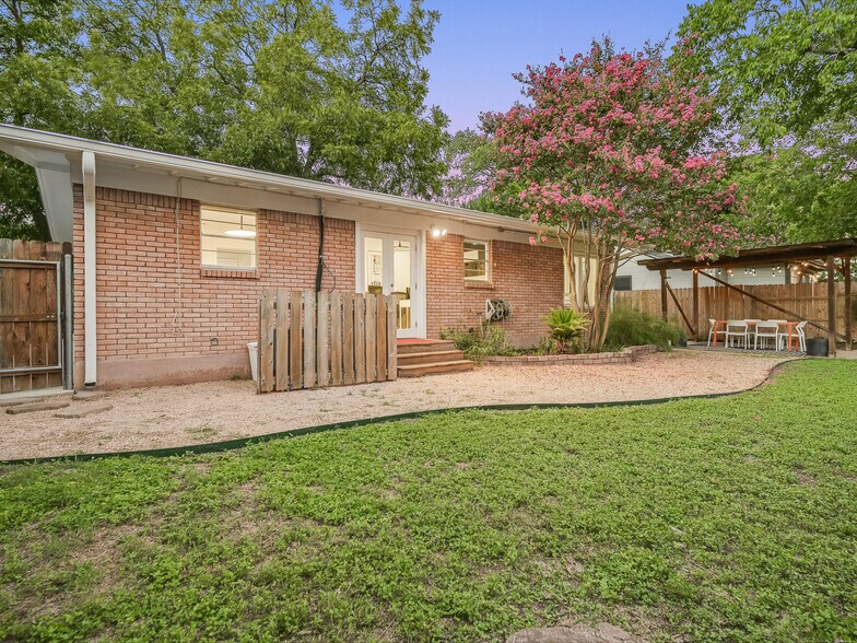 More Photos Of 2117 Shoalmont Dr, Austin Office Residential For Sale