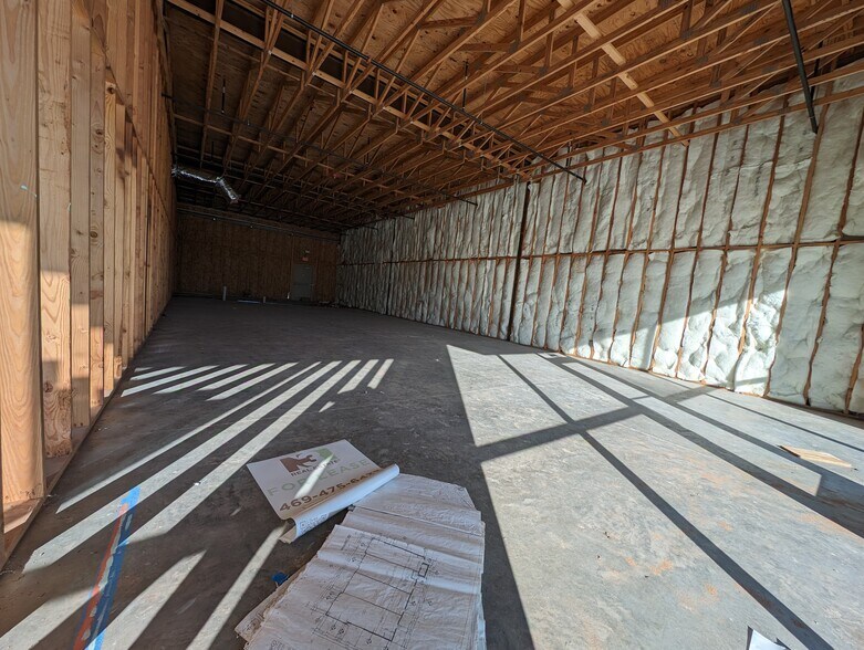 More Photos Of 1734-1740 NW 82nd St, Lawton Storefront For Lease