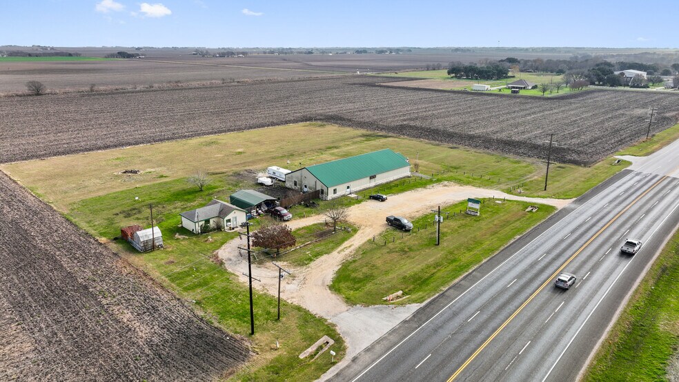 More Photos Of 2225 S State Highway 95, Taylor Freestanding For Lease